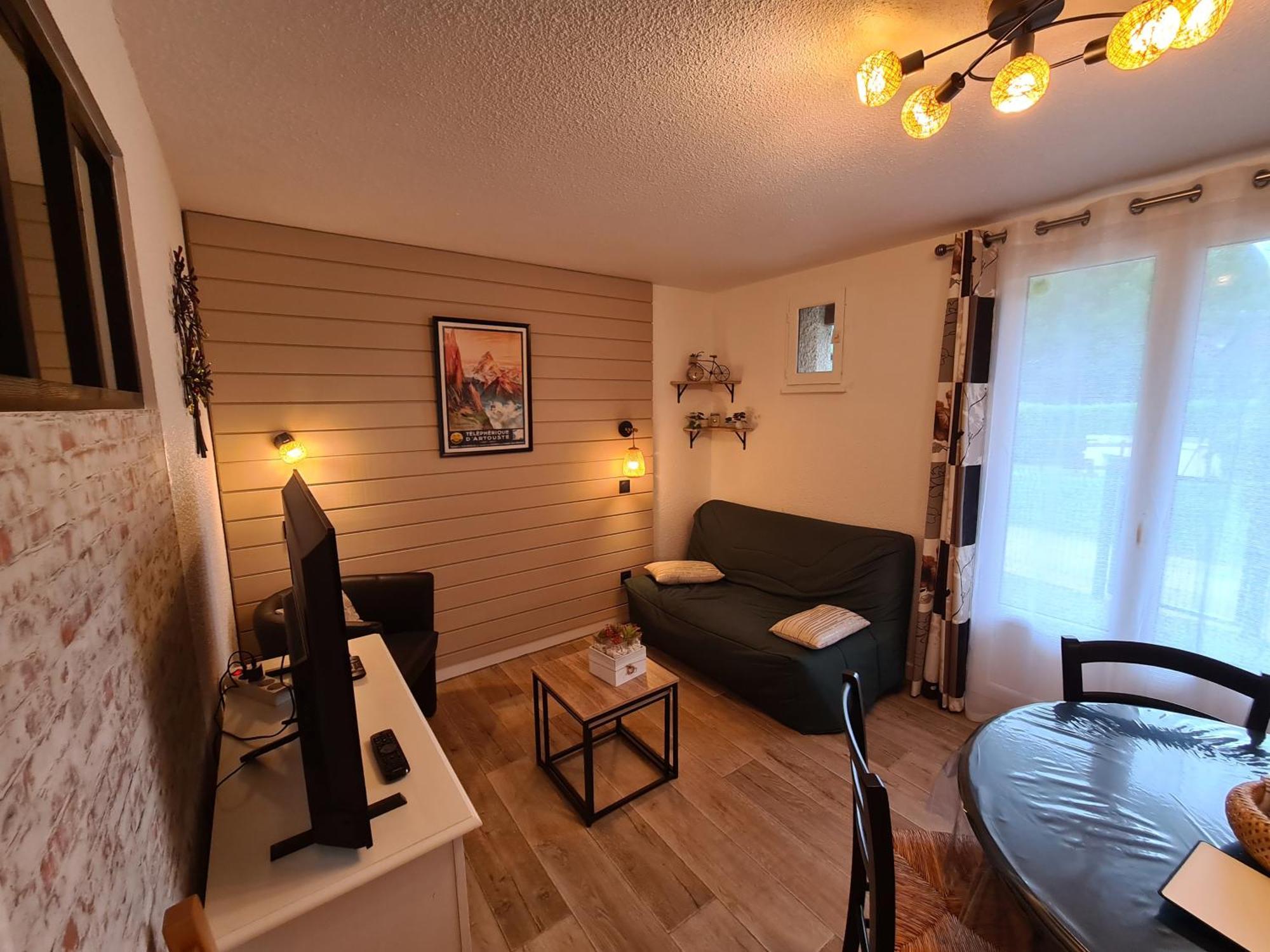 Escapade Montagne En Famille, Appartement Cosy Avec Piscine Couverte Bielle Luaran gambar